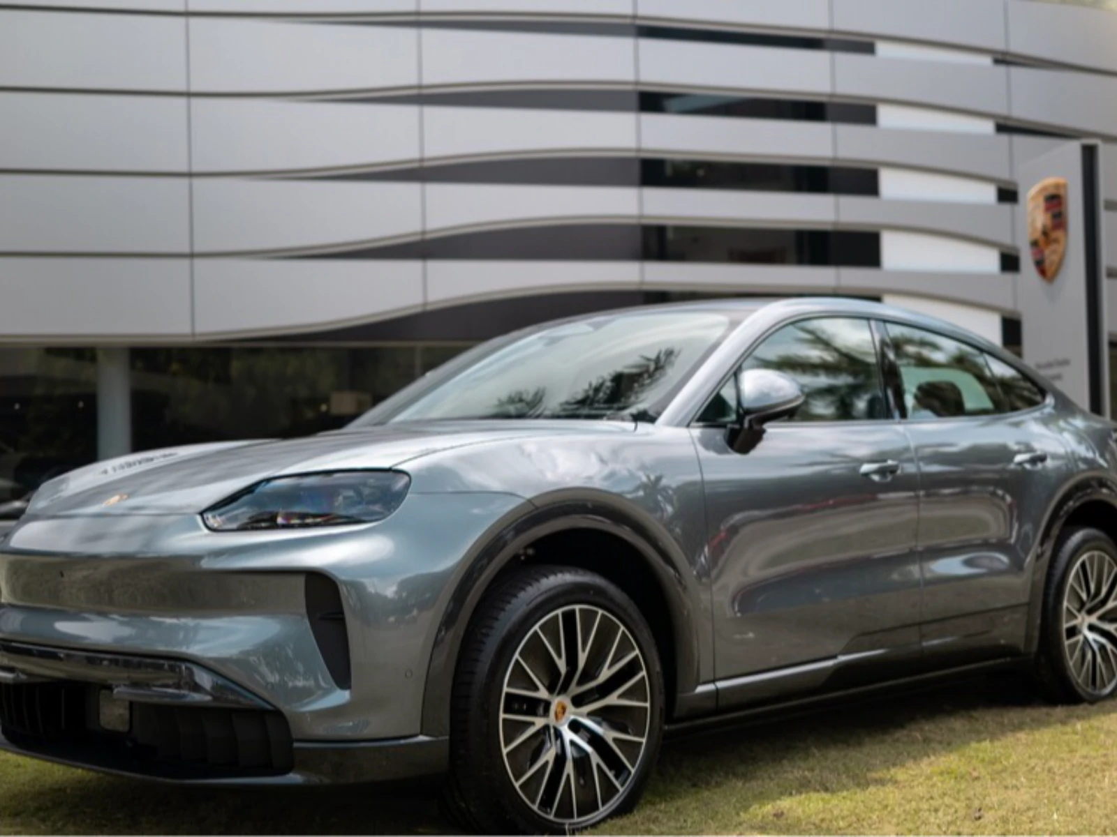 El nuevo Porsche Cayenne Coupé Eléctrico presente en el Panamá Motor Show 2026