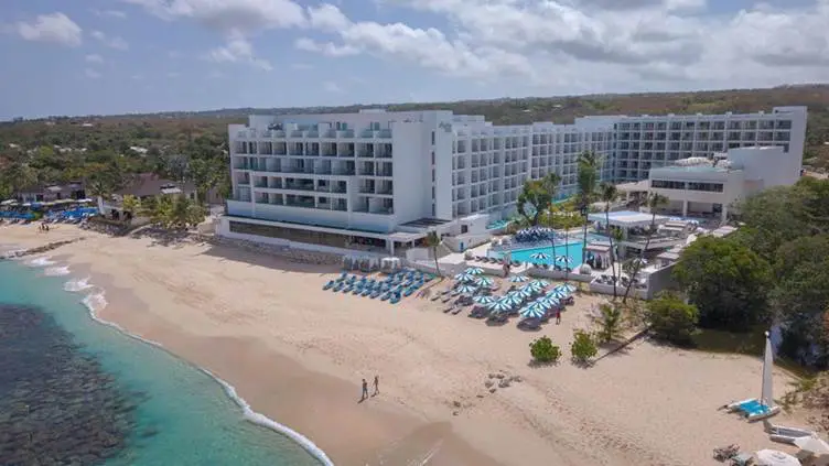 ROYALTON VESSENCE BARBADOS ABRE SUS PUERTAS CON UN NUEVO CONCEPTO DE RESORT TODO INCLUIDO